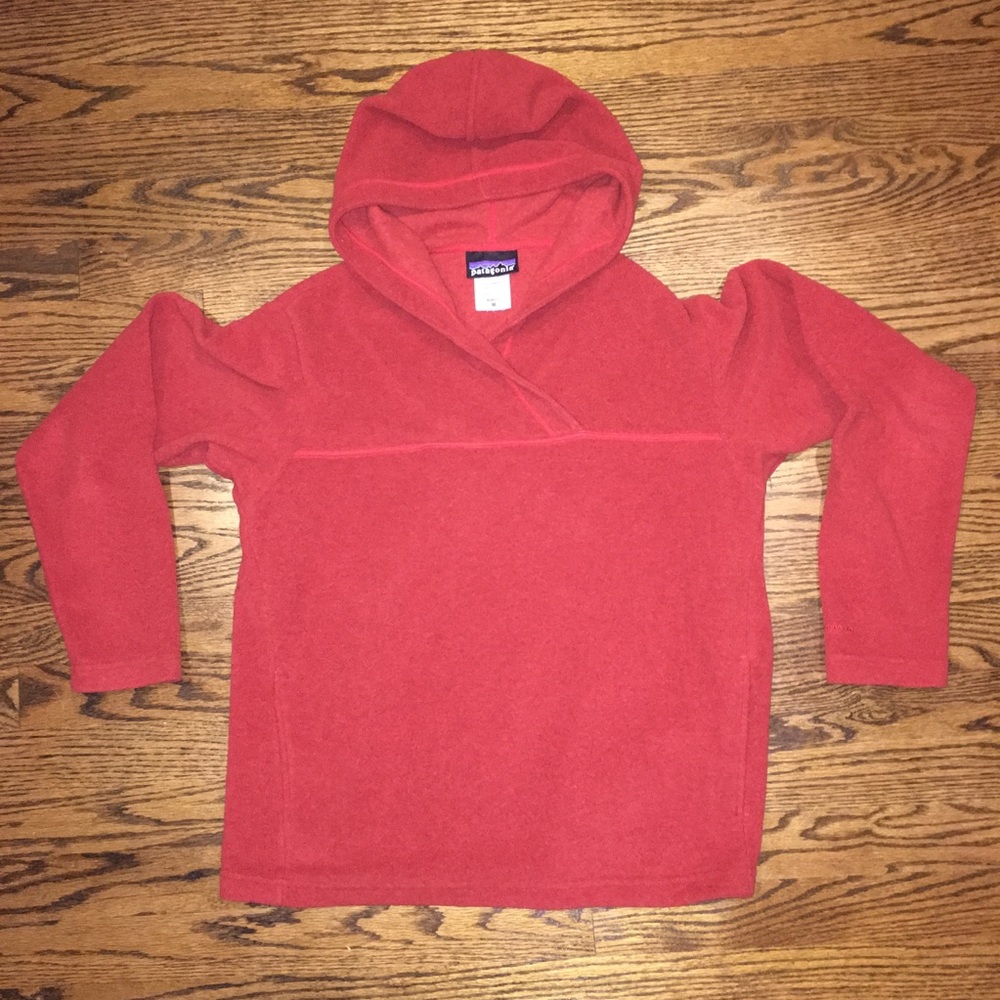 Patagonia lightweight fleece hoodie with pockets